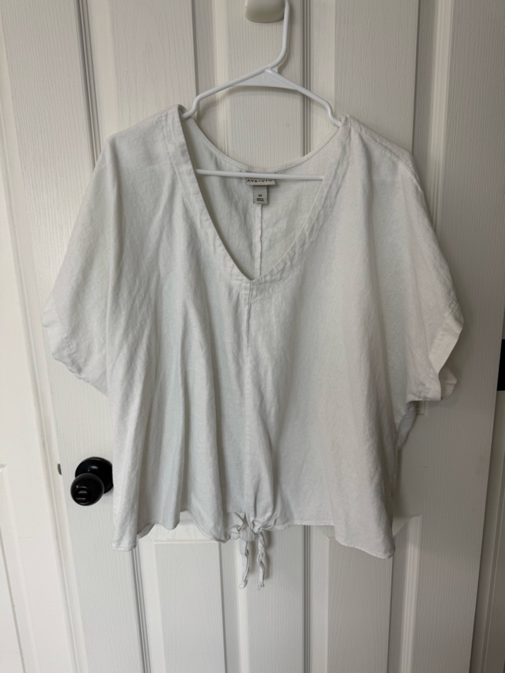 AVA & VIV Women’s White Linen Crop Blouse